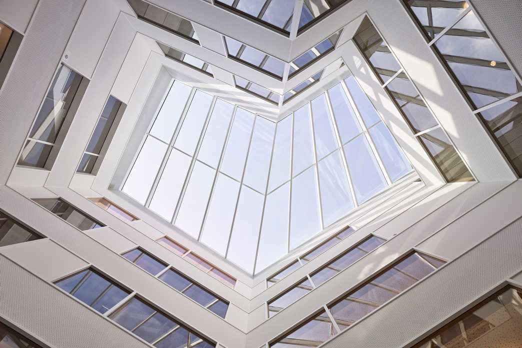 10_Oliv Brunner Volk_Alterszentrum Lenzburg_Atrium6_Ariel Huber.jpg